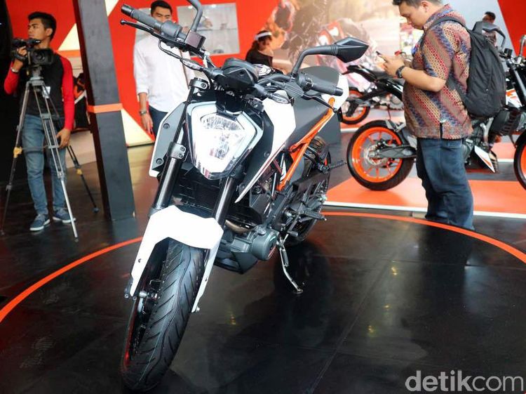 KTM Luncurkan Duke 250 dan 390