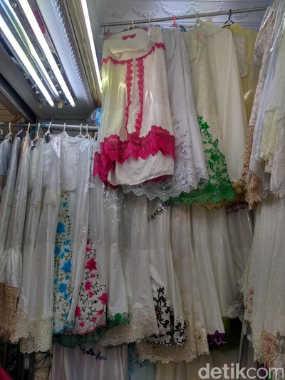 Mukena ala Dian Sastrowardoyo (Foto: Anggi Mayasari) Mukena ala Dian Sastrowardoyo (Foto: Anggi Mayasari)