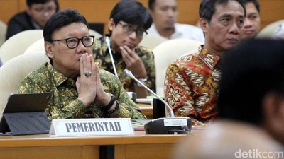 Mendagri Rapat dengan Pansus RUU Pemilu