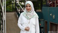 Istri presenter Desta itu tampil cantik di acara tersebut. Pool/Noel/detikFoto.
