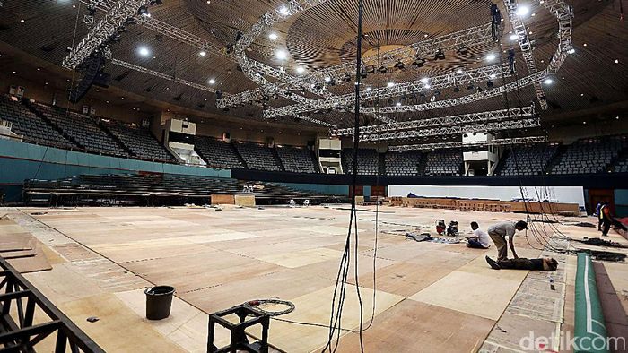 Plenary Hall saat dipersiapkan untuk ajang bulutangkis Indonesia Open 2018. (Foto: Rengga Sancaya) Plenary Hall saat dipersiapkan untuk ajang bulutangkis Indonesia Open 2018. (Foto: Rengga Sancaya)