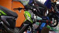 Selain Suzuki yang meluncurkan dua motor anyarnya, di hari yang sama, Jumat (9/6/2017), Yamaha juga meluncurkan X-Ride generasi terbaru dengan mesin 125 cc. Pertama kali diluncurkan pada 2013, X-Ride mengusung mesin 115 cc. Foto: Hasan Alhabshy