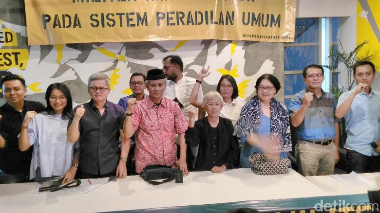 Koalisi Sipil Buat Petisi Tolak Pelibatan TNI di RUU Antiterorisme Koalisi Sipil Buat Petisi Tolak Pelibatan TNI di RUU Antiterorisme