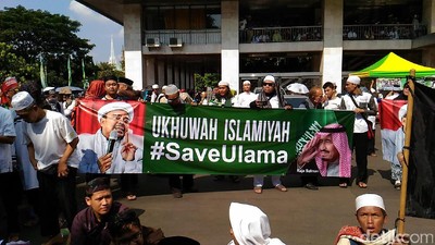 Foto: Massa Bela Ulama 96 Tak Boleh Aksi di Dalam Istiqlal