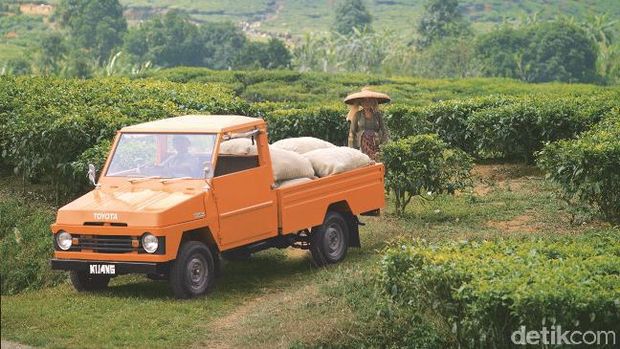 Toyota Kijang Generasi Pertama dirilis tahun 1977