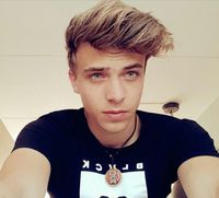 Security Tampan di Konser Justin Bieber Ini Bikin Netizen Tergila-gila