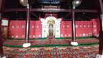 Unik! Masjid Kuno di Cirebon Ini Serba Merah