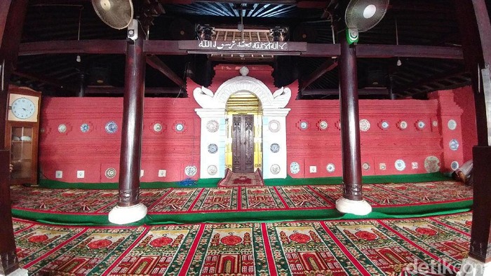 Masjid Merah Panjunan Cirebon