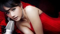 Wajah Mulan agak terlihat berbeda dari yang dulu. Ini posenya saat mulai bersolo karier juga.  Foto: dok pri