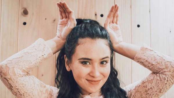Tatapan Manis Ayushita Tatapan Manis Ayushita