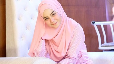 Senyuman Nesa Aqila Bikin Jatuh Hati