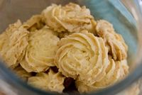 Ini Cerita Istri Supir Ojek <i>Online</i> yang Iklan Kue di Helm Suaminya Jadi Viral