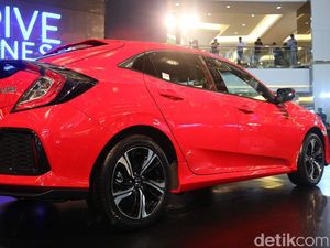 Penjualan Mobil di Bandung Menunggu THR Cair