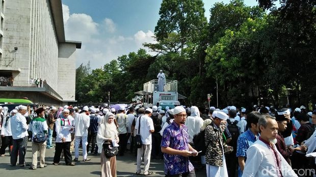 Aksi Bela Ulama 96 di halaman Masjid Istiqlal.