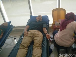 Sandiaga Ikut Donor Darah untuk Penderita Thalasemia di RSCM
