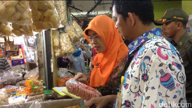 Pemkot Jaktim dan BPOM Sidak di Pasar Kramat Jati.