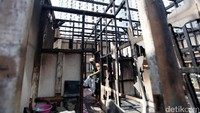 37 Unit rumah ludes terbakar.