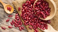 Kacang merah tergolong makanan murah yang bergizi tinggi. Kandungan protein dan seratnya sangat baik untuk tubuh. Kacang merah bisa dijadikan sup krim atau isian sayur sop. Di Barat, sekaleng kacang merah harganya tak lebih dari Rp 10.000. Foto: Pinterest