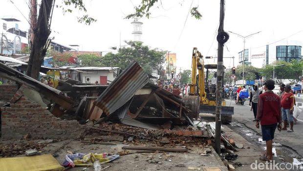 Bangli di Jalan Pandigiling sisi barat dibongkar