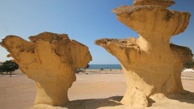 Batu ini tercipta akibat proses alam (Visit Mazarro)