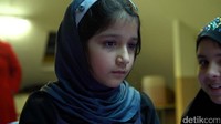 Di masjid ini digelar acara masjid mania, khusus untuk anak-anak perempuan, dari usia 5 tahun hingga remaja. Irfan Padli/TRANS7.