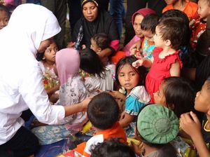 Mensos Kunjungi Korban Banjir Toli-Toli