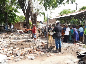 Giliran Ratusan Pedagang Kayu di Jalan Dupak akan Ditertibkan