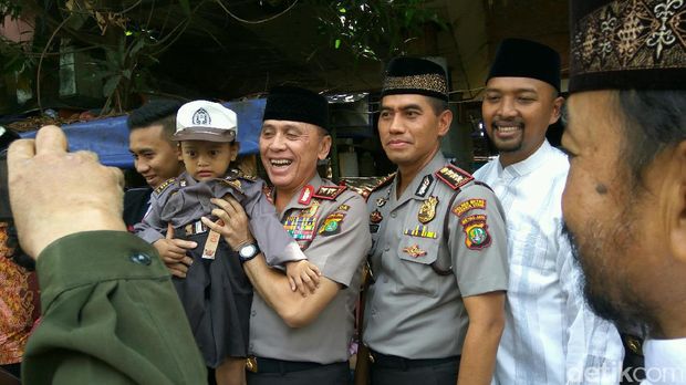  Kapolda Metro Jaya, Irjen Iriawan mengunjungi permukiman warga di kolong tol Penjaringan, Rawa Bebek, Jumat (9/6/2017)