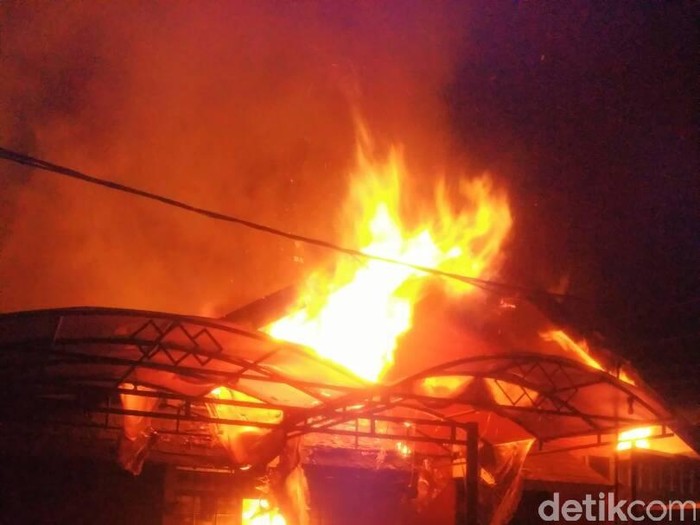 Rumah Beserta Gudang Kasur di Bandung Kebakaran