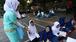 Bagi-bagi Takjil untuk Anak Yatim