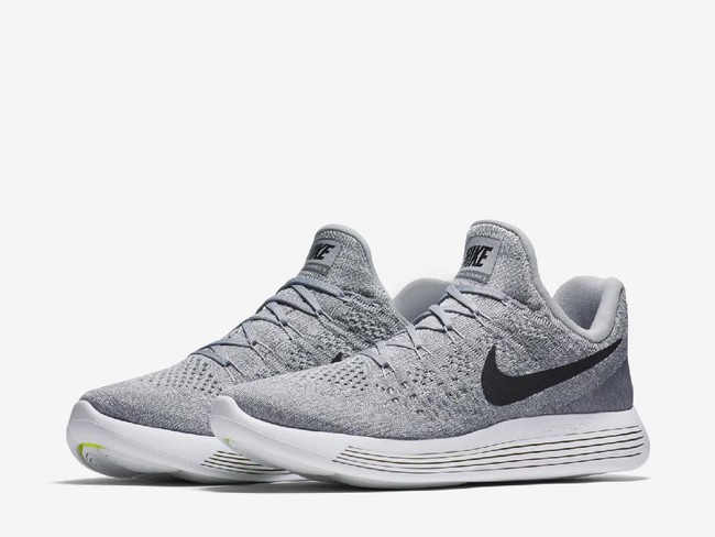 Ditengok di situs Nike Amerika Serikat, Nike LunarEpic Low Flyknit 2 abu-abu seharga US$ 140 atau sekitar Rp 1,8 juta. Sepatunya keren pak. Anak muda banget, modern, puji seorang netizen di Twitter. (Foto: Nike Store)