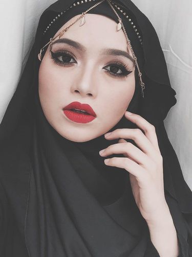 Foto: Ini Radiah Sarip, Pramugari Cantik Berhijab Populer di Instagram