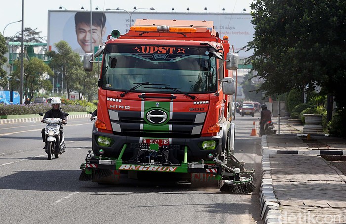 Truk Penyapu Jalanan Foto 2