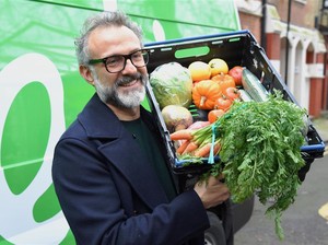 Chef Top Dunia Mossimo Bottura Masak untuk Tuna Wisma di London