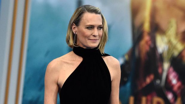 Robin Wright HOLLYWOOD, CA - MAY 25: Actor Robin Wright attends the premiere of Warner Bros. Pictures'