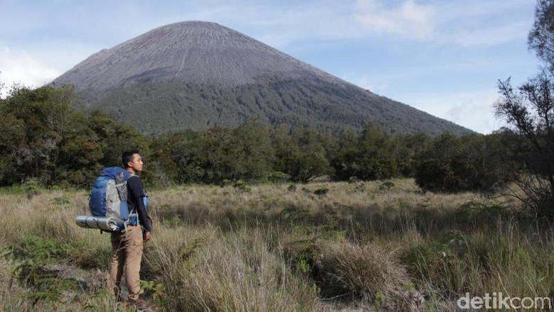 Mengapa Pendakian Gunung Semeru Tidak Boleh Sampai ke Puncak