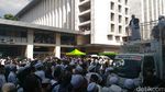 Foto: Massa Bela Ulama 96 Tak Boleh Aksi di Dalam Istiqlal