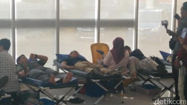 Sandiaga Uno donor darah di RSCM, Jakarta Pusat.
