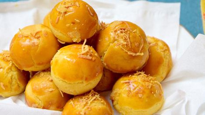 Tips membuat nastar agar adonannya tidak pecah saat dipanggang beserta penyebabnya.