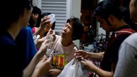 Saat ini sudah ada 380 orang yang tercatat sebagai anggota di komunitas Ants Singapore. Dari yang benar-benar hobi, sampai yang cuma sekadar penasaran ikut tergabung dalam komunitas itu. Mereka berasal dari semua kalangan dan beragam rentang umur (Edgar Su/Reuters)