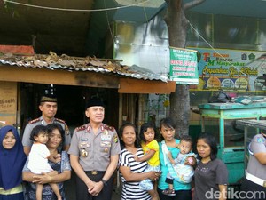 Kapolda Metro Jaya Temui Warga Kolong Jembatan Rawa Bebek