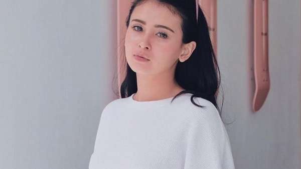 Tatapan Manis Ayushita Tatapan Manis Ayushita