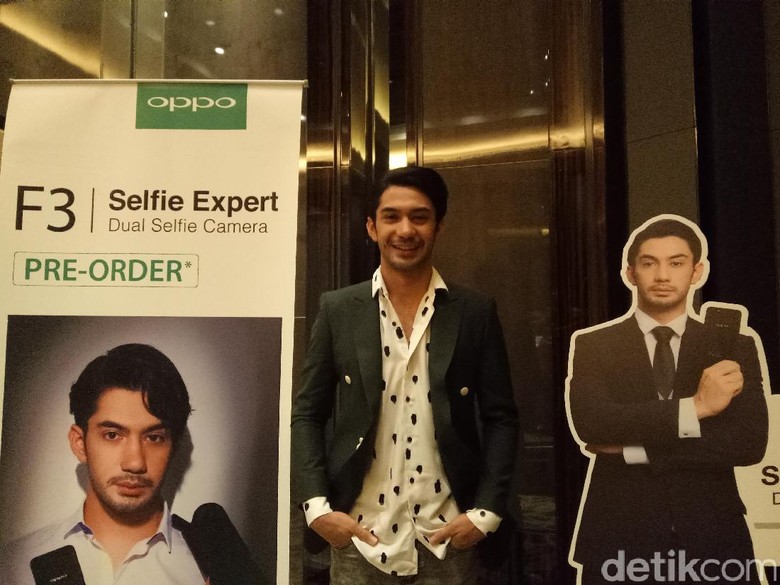 Reza Rahadian Dedikasikan Oppo F3 Reza Rahadian Khusus untuk Fans Reza Rahadian Dedikasikan Oppo F3 Reza Rahadian Khusus untuk Fans
