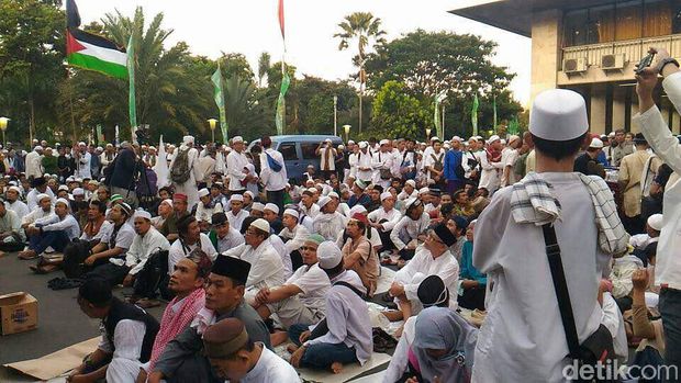 Massa Aksi Bela Ulama 96 bertambah jumlahnya