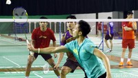 Aktifitas pelatnas sudah mulai ramai sejak pukul 06.00 WIB pagi, tidak hanya di lapangan, melainkan di luar lapangan.