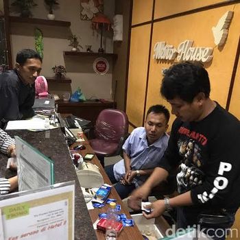 Petugas Gabungan Temukan Praktik Prostitusi Saat Razia Kos