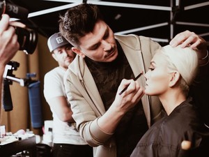 Buka Kelas Makeup Rp 20 Juta, Ini Sosok Makeup Artist Agnes Monica