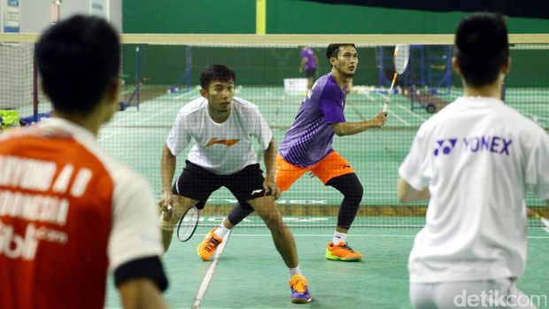 Mohammad Ahsan berlatih keras jelang Indonesia Open 2017. 