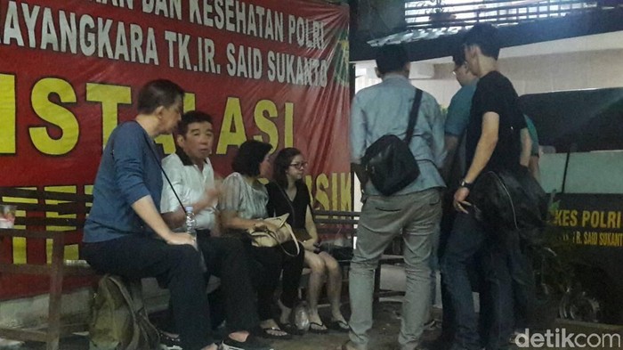 Keluarga Davidson Korban Perampokan di SPBU Datangi RS Polri