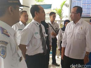 Menhub Tinjau Stasiun Tasikmalaya dan Langsung Cek WC, Ini Katanya